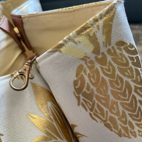 Sun N Sand  Pineapple Tote Bag, 16” x 15” Gold Foil Pineapples w Coin Purse - Picture 7 of 9